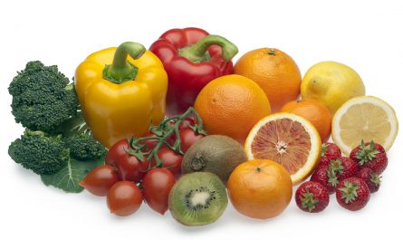 Какие фрукты и овощи являются источниками витамина С?