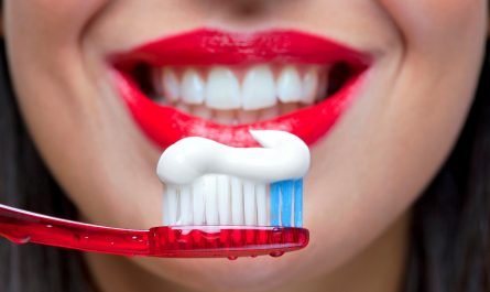 Какие последствия частого чистения зубов один раз в день: объяснение ортодонта