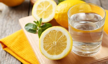Лимонная вода: мифы и факты об их пользе и рисках