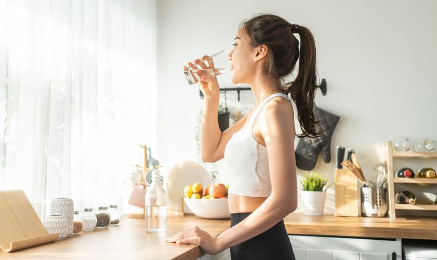 Сколько нужно пить воды в день, чтобы похудеть?