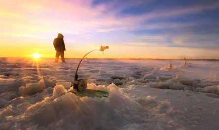 Техника безопасности на зимней рыбалке: как не провалиться под лед?